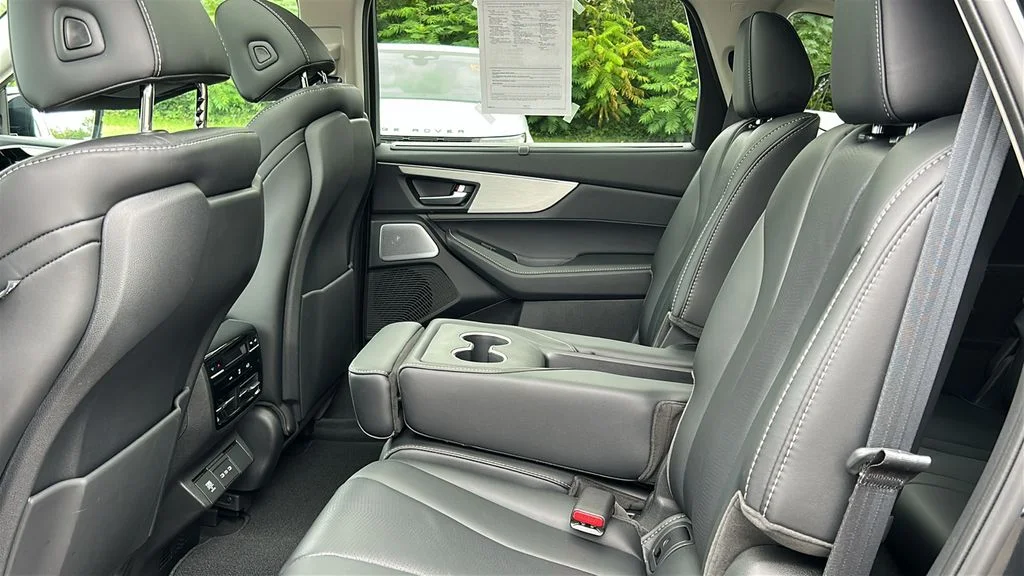Used 2025  Acura Technology Package image 25