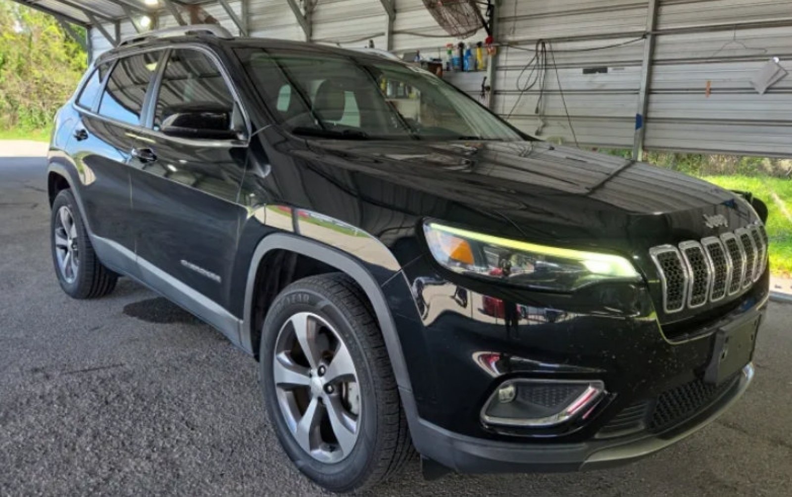 Used 2020 Diamond Black Crystal Pearlcoat Jeep Limited image 4