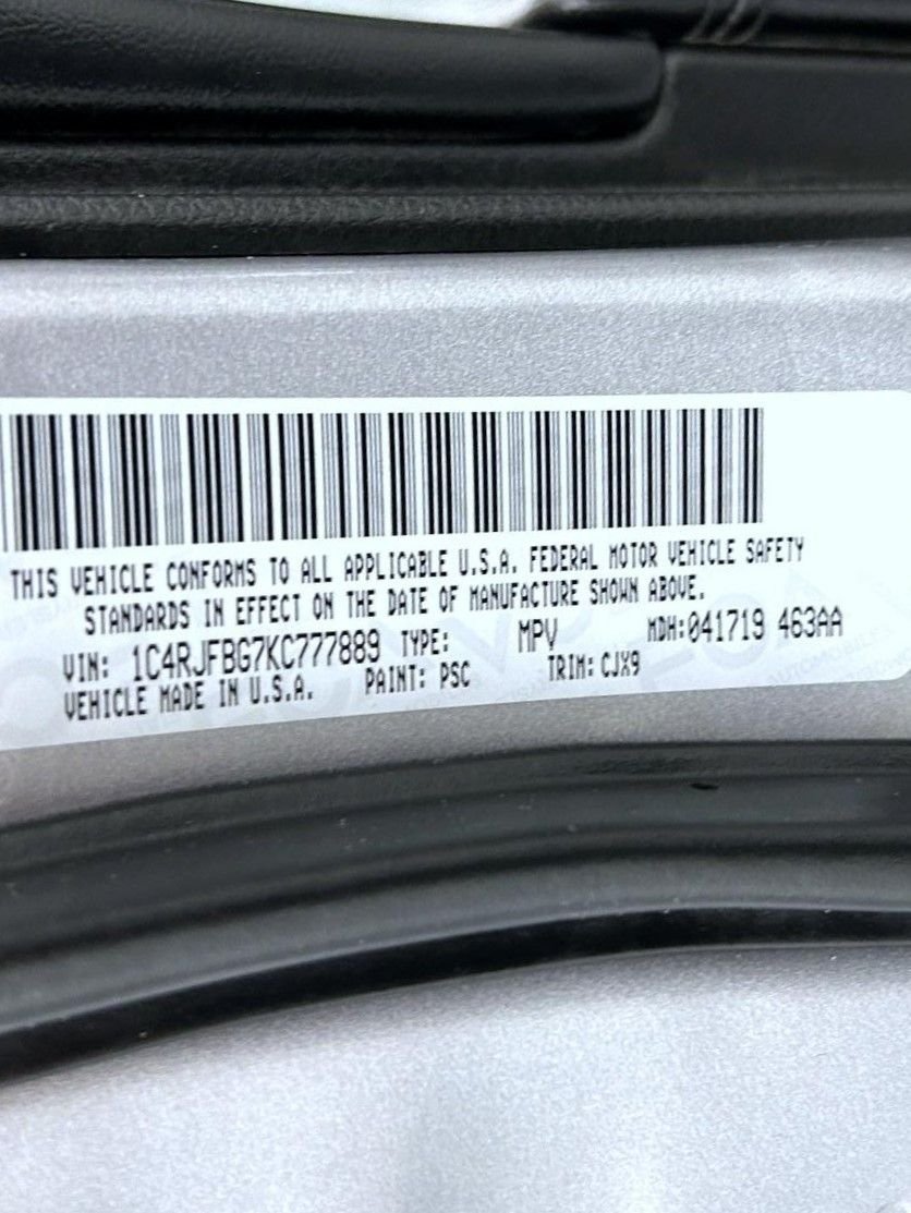 Used 2019 Silver Jeep Limited image 26