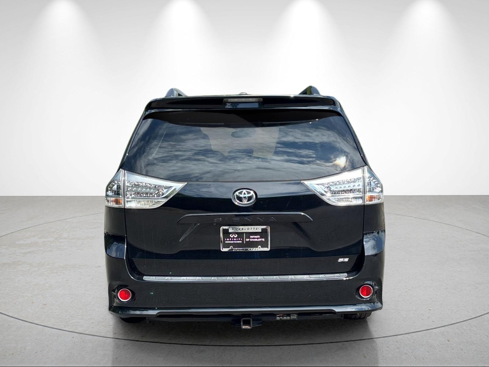 Used 2016 Midnight Black Metallic Toyota SE image 4