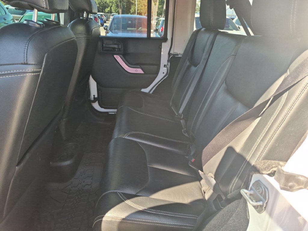 Used 2017 White Jeep Unlimited Rubicon image 22