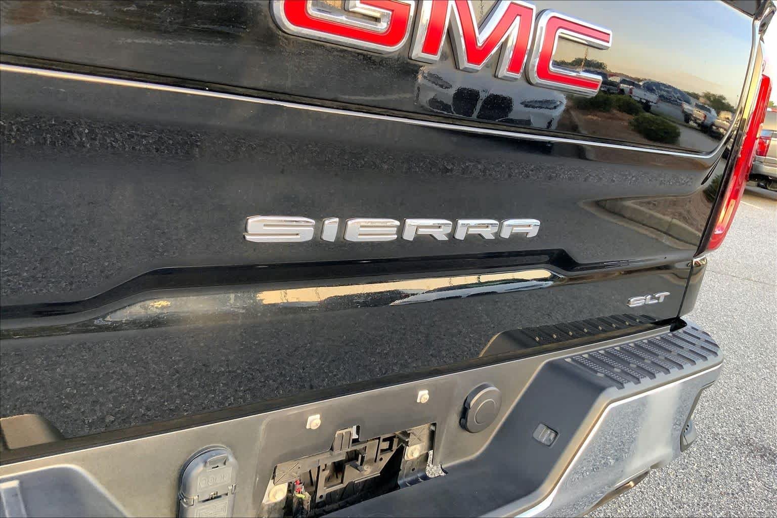 Used 2023 Onyx Black GMC SLT image 30