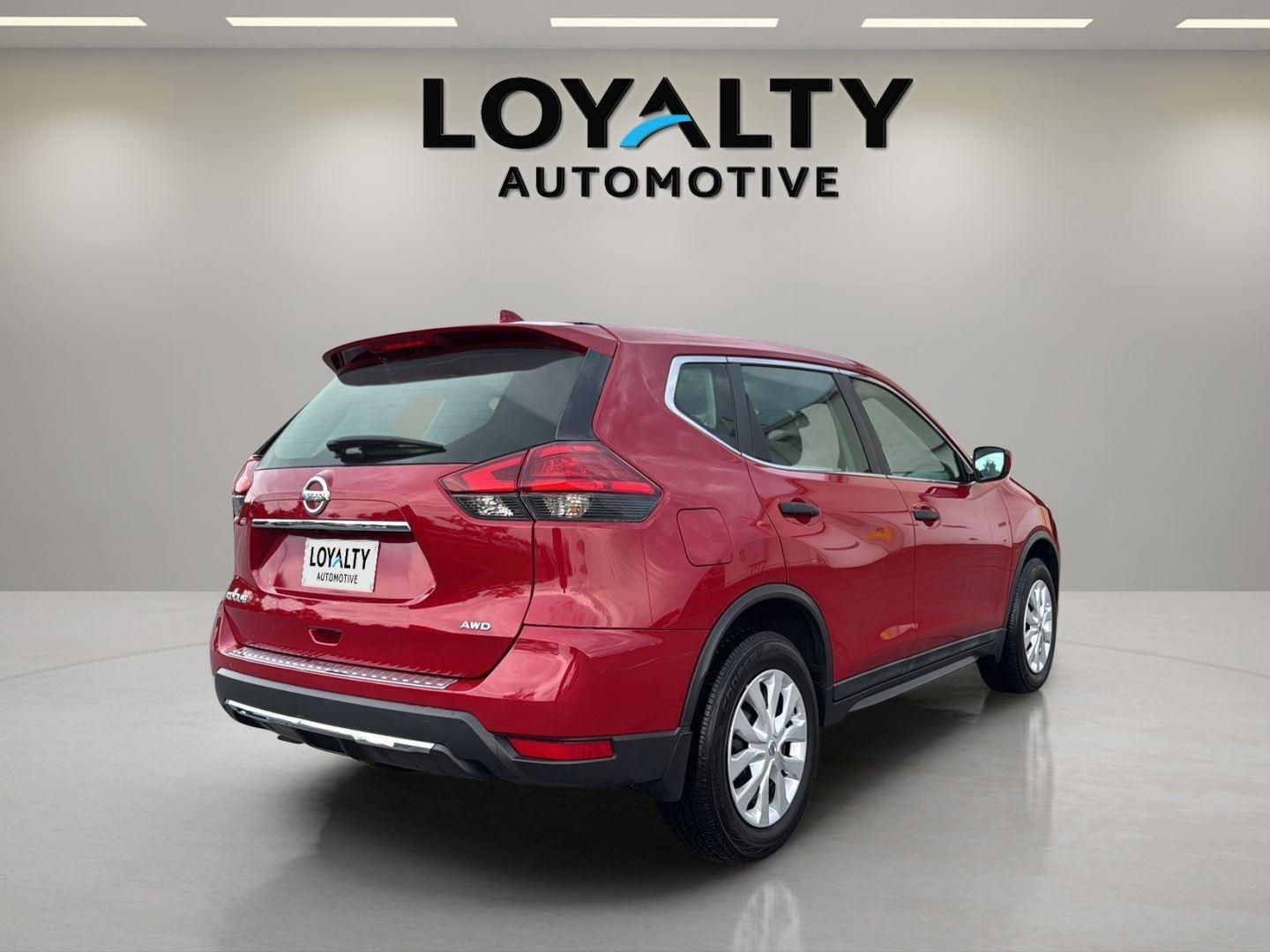 Used 2017 Palatial Ruby Nissan S image 5