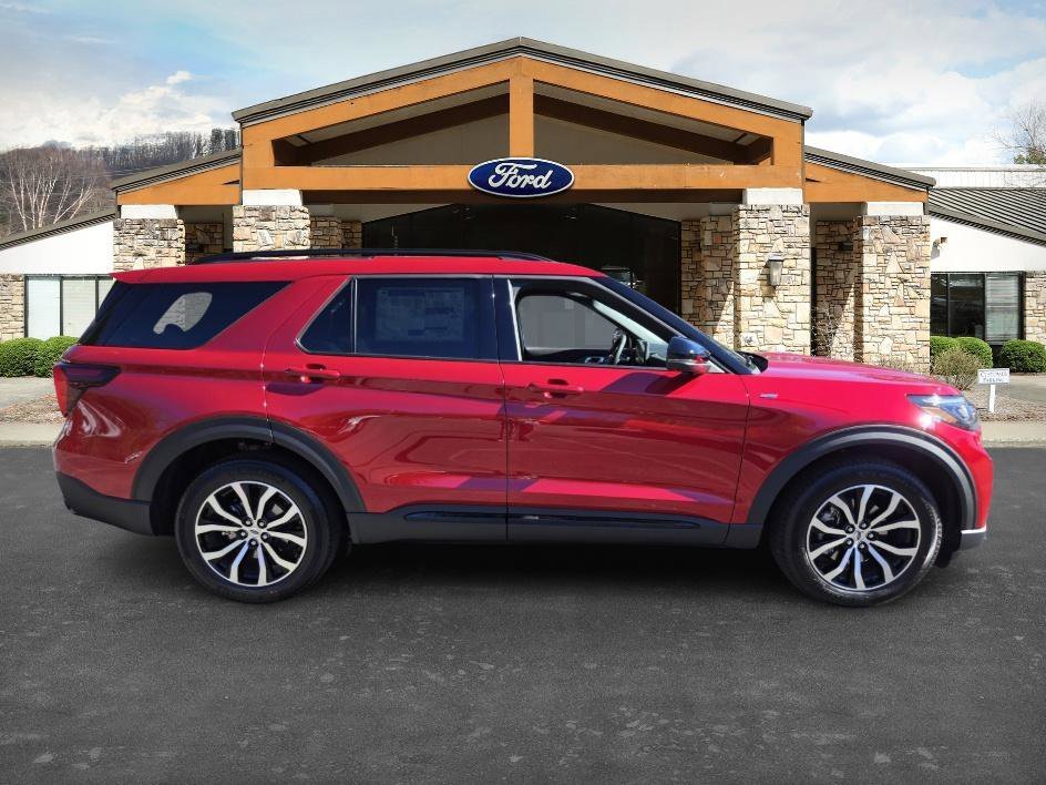 New 2026 Rapid Red Metallic Tinted Clearcoat Ford ST-Line image 4