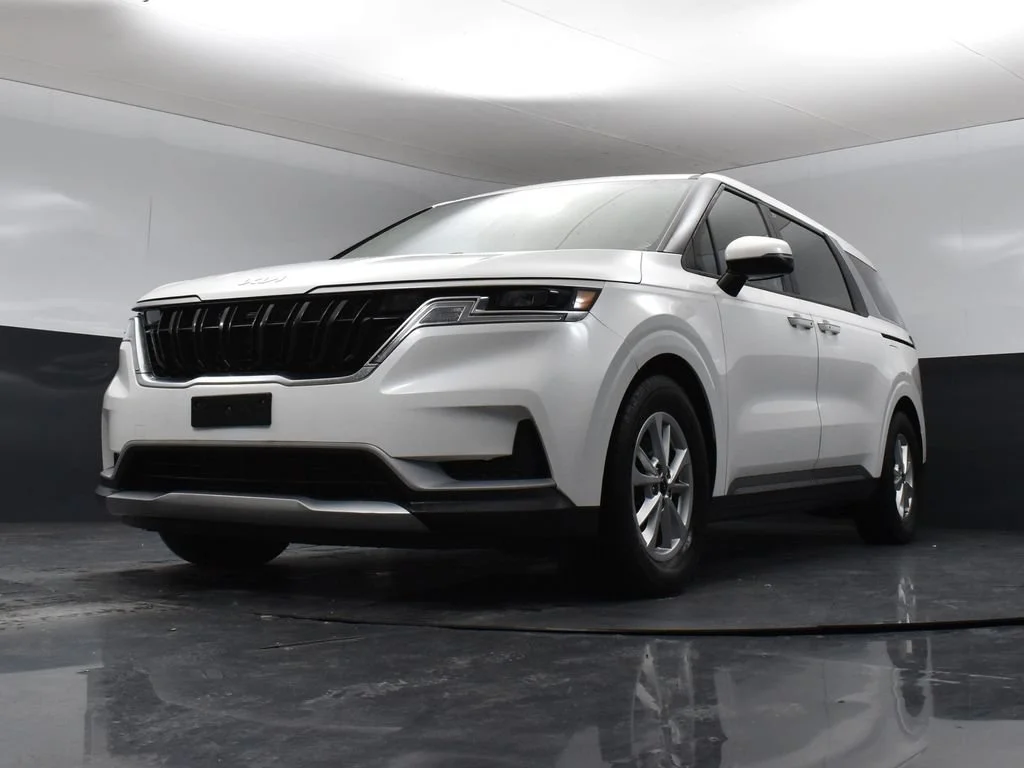 Certified Used 2022 White Kia LXS image 13