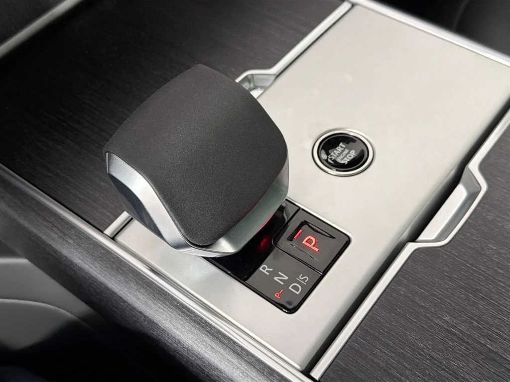 New 2026 Fuji White Land Rover SE 7 Seats image 17