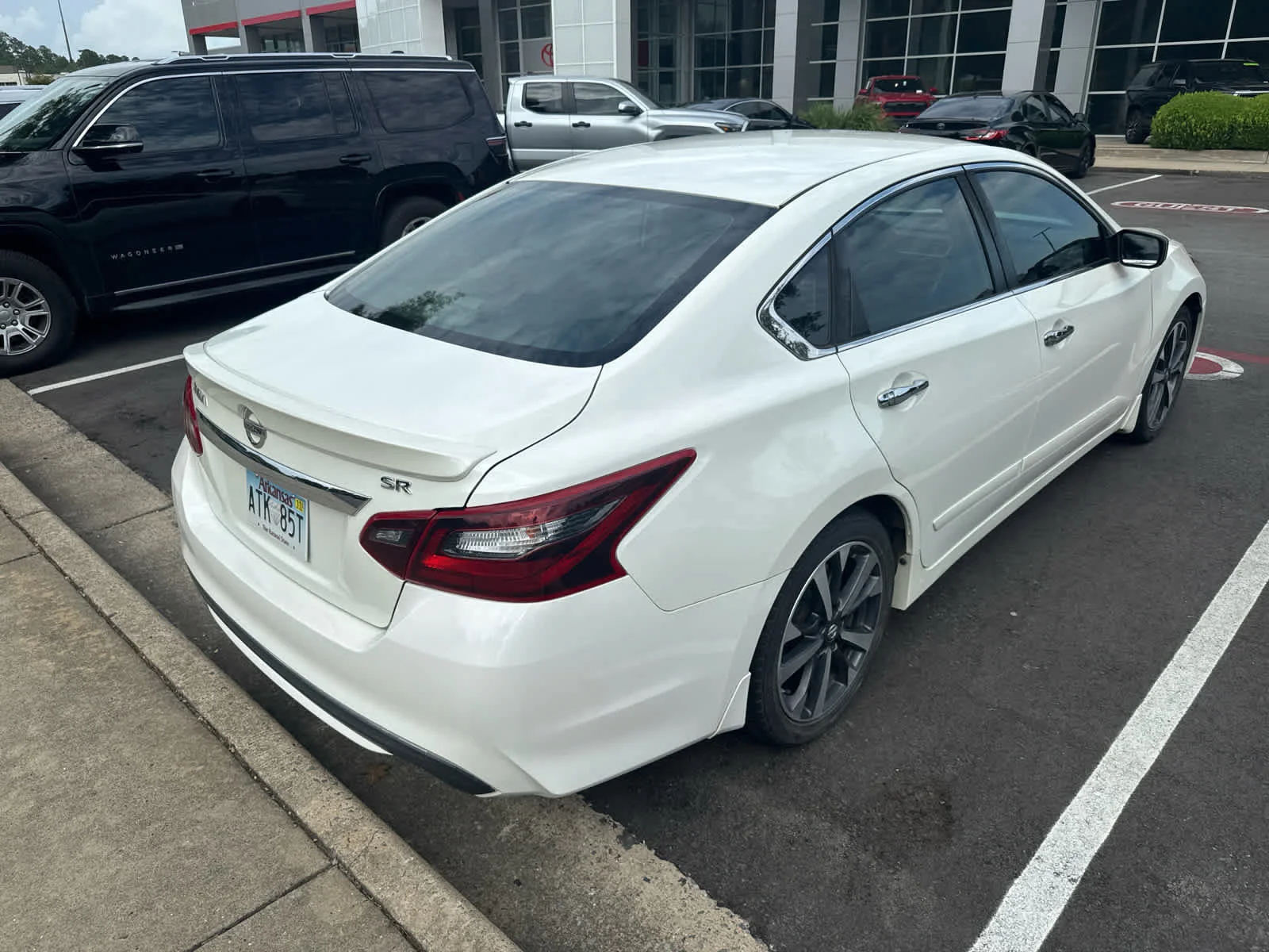 Used 2017 Pearl White Nissan 2.5 SR image 4