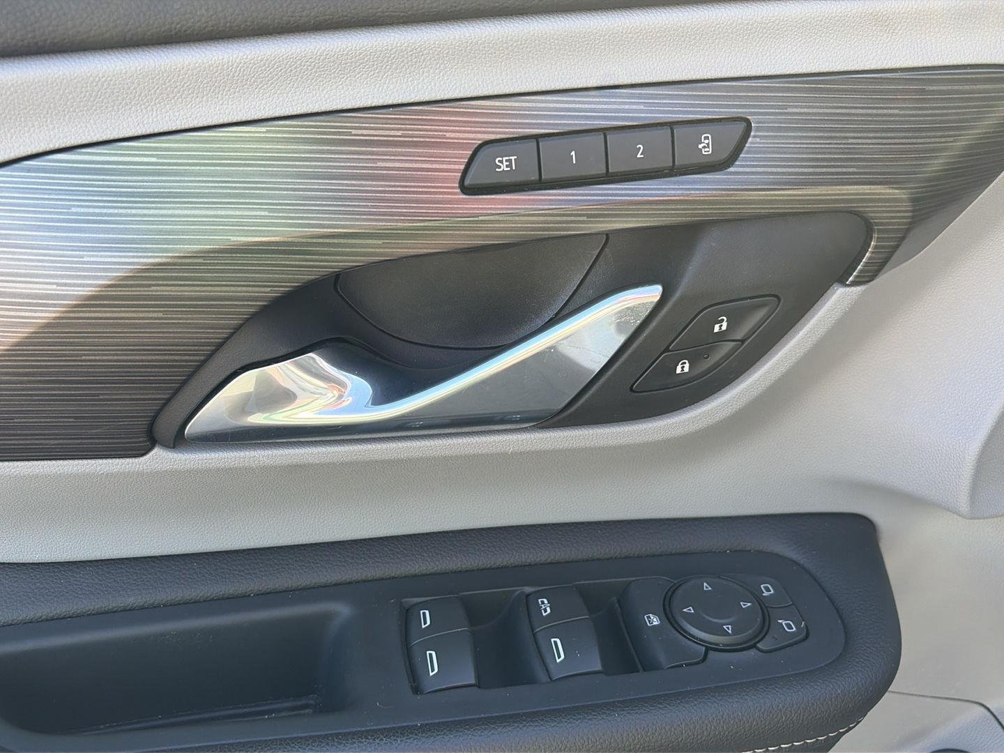 Used 2023  Gmc  image 7