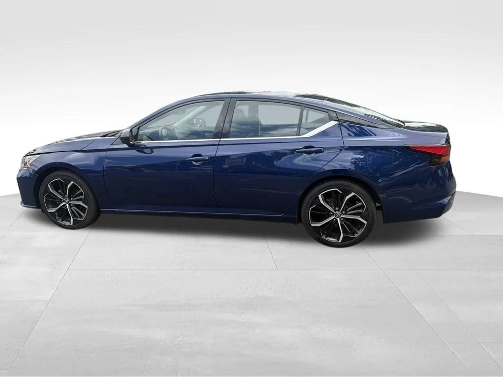 Used 2024 Blue Nissan 2.5 SR image 9