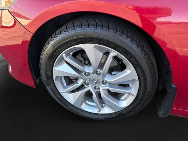 Used 2018 Red Honda LX 1.5T image 11
