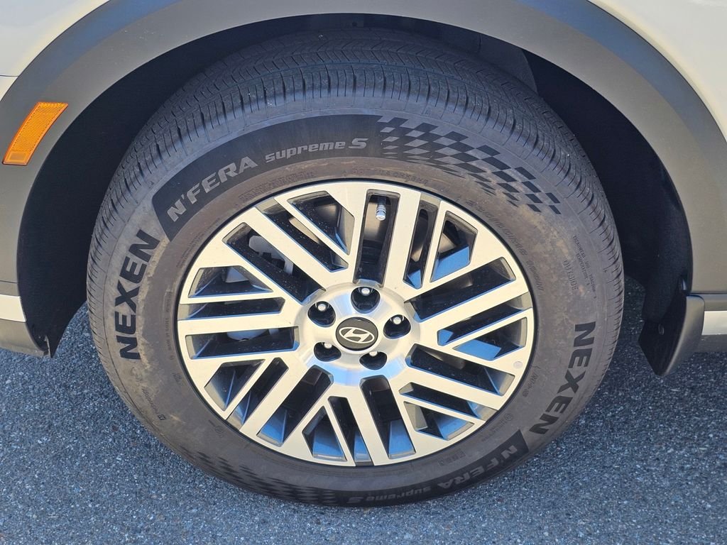 New 2026 Silver Hyundai SEL Premium image 8