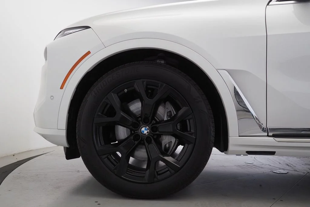 Certified Used 2026 Mineral White Metallic BMW xDrive40i image 5