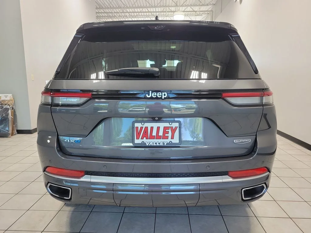 Certified Used 2022 Gray Jeep Summit 4xe image 11