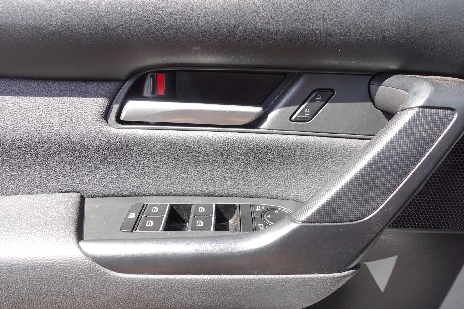 Certified Used 2025 Wind Chill Pearl Mazda Premium image 17