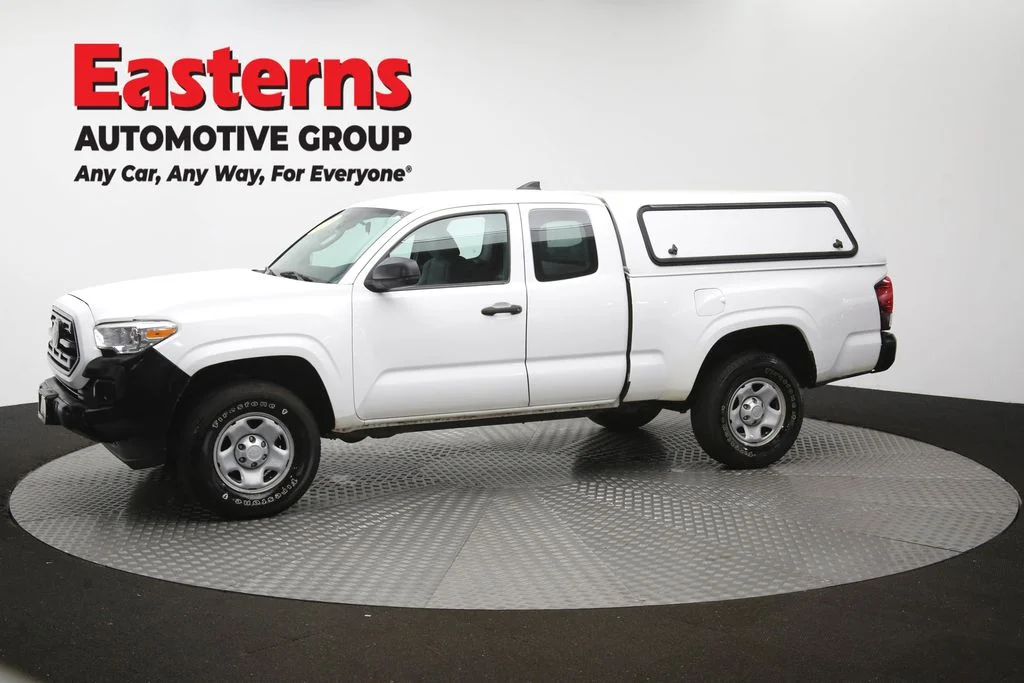 Used 2018 White Toyota SR image 56