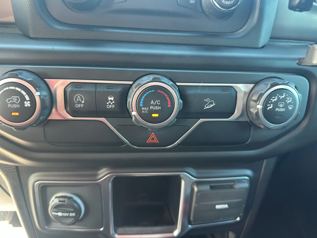 Used 2018 Sting-Gray Clearcoat Jeep Sport image 20