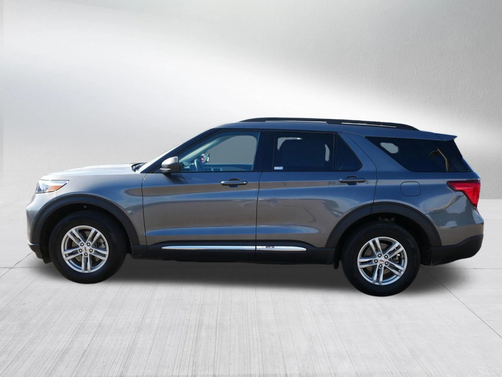 Used 2023 Carbonized Gray Metallic Ford XLT image 4