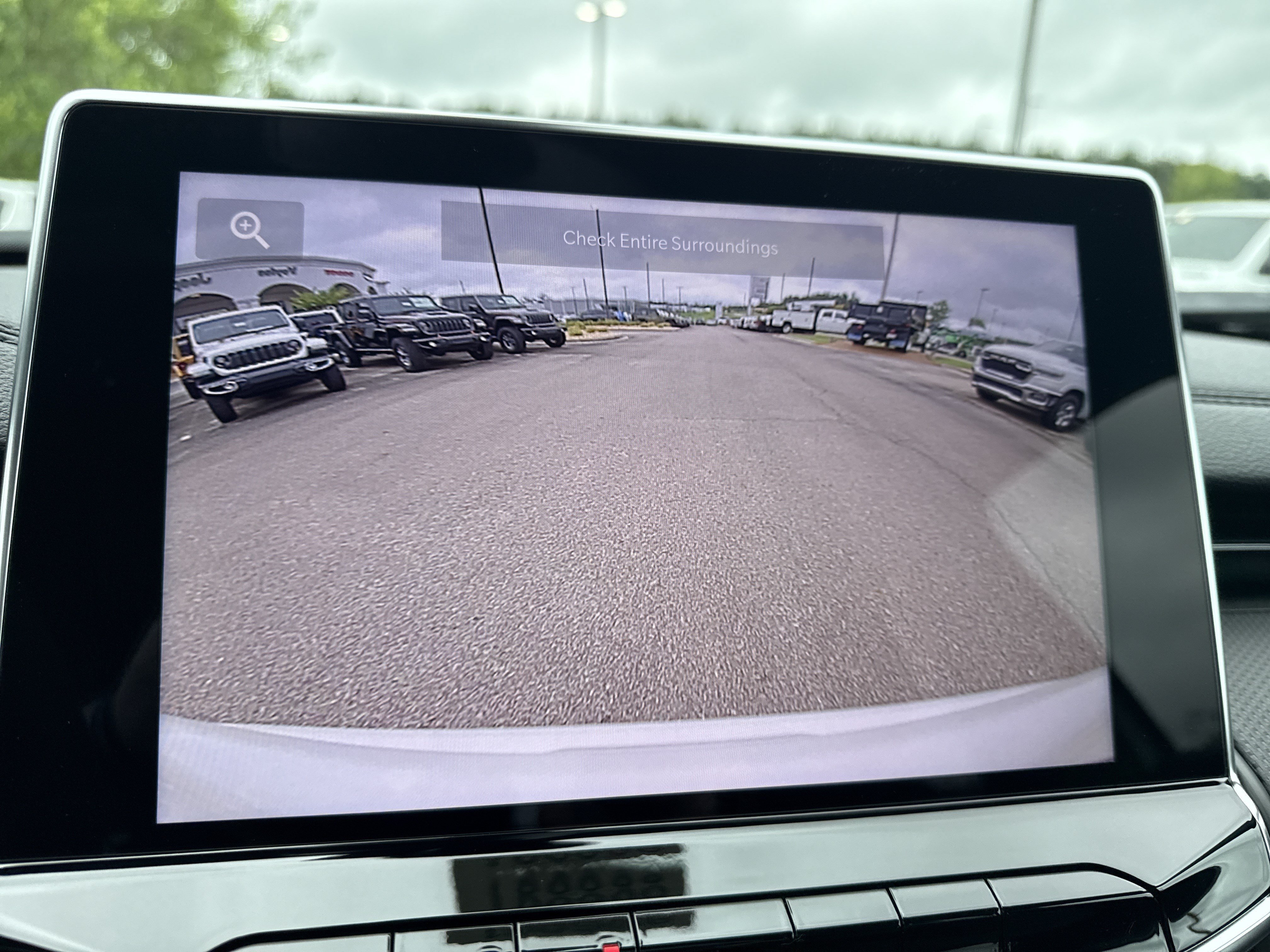 New 2026 Bright White Clear-Coat Exterior Paint Jeep Latitude image 29