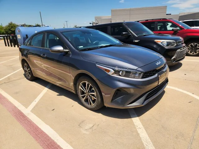 2023 Kia Forte LXS AT's photo