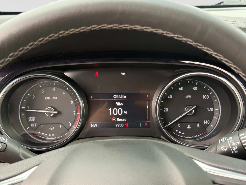 Used 2023 Red Buick Select image 30