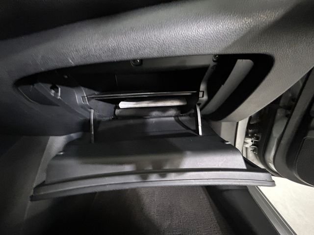 Used 2014 Silver Nissan SV image 28
