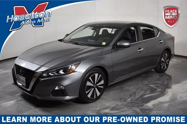 Used 2022 Gray Nissan 2.5 SV image 1