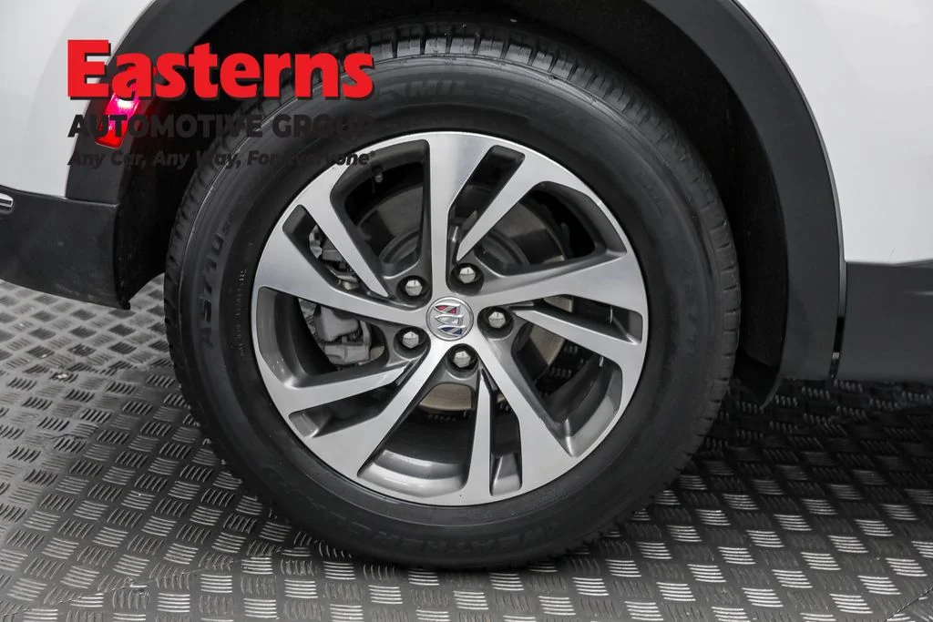 Used 2023 White Buick Essence image 31