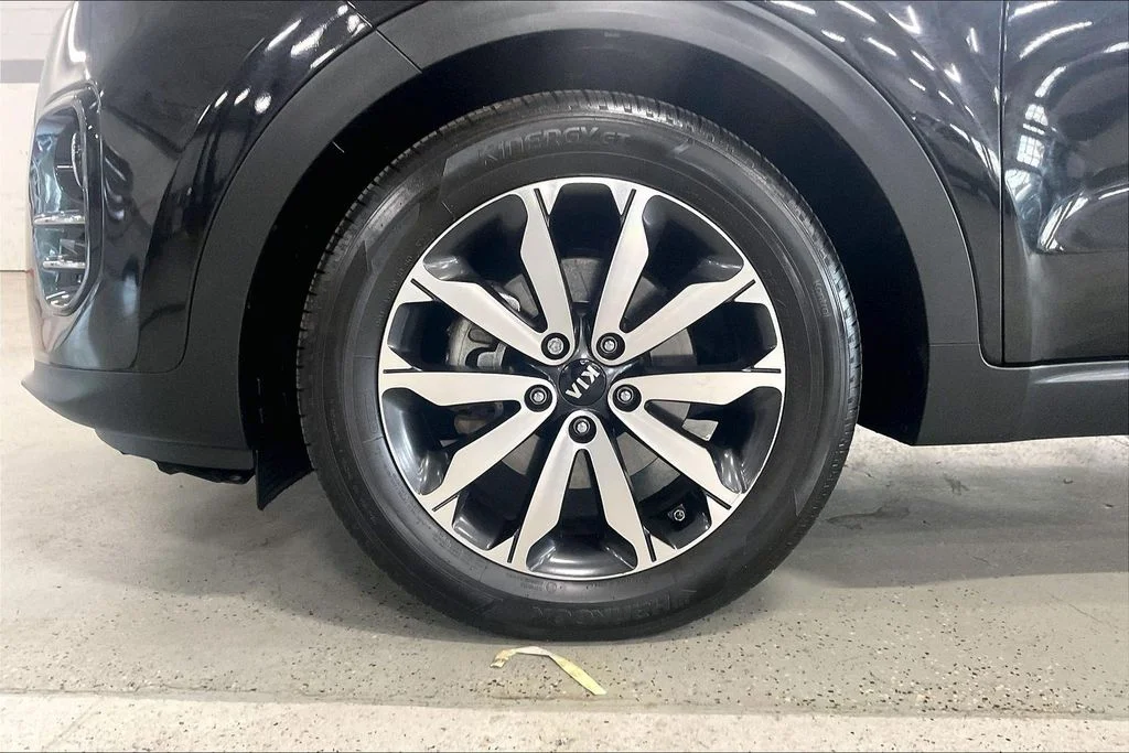 Used 2017 Red Kia EX image 8