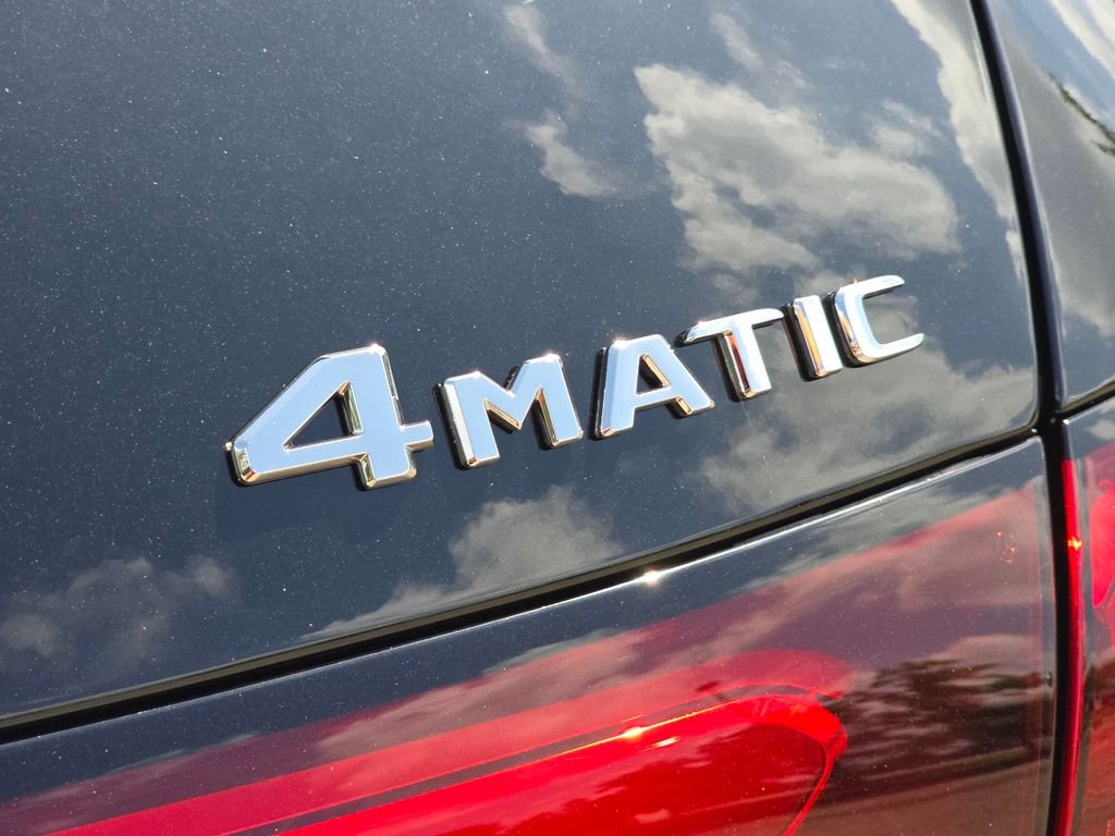 New 2026 Black Mercedes-Benz GLC 300 image 5