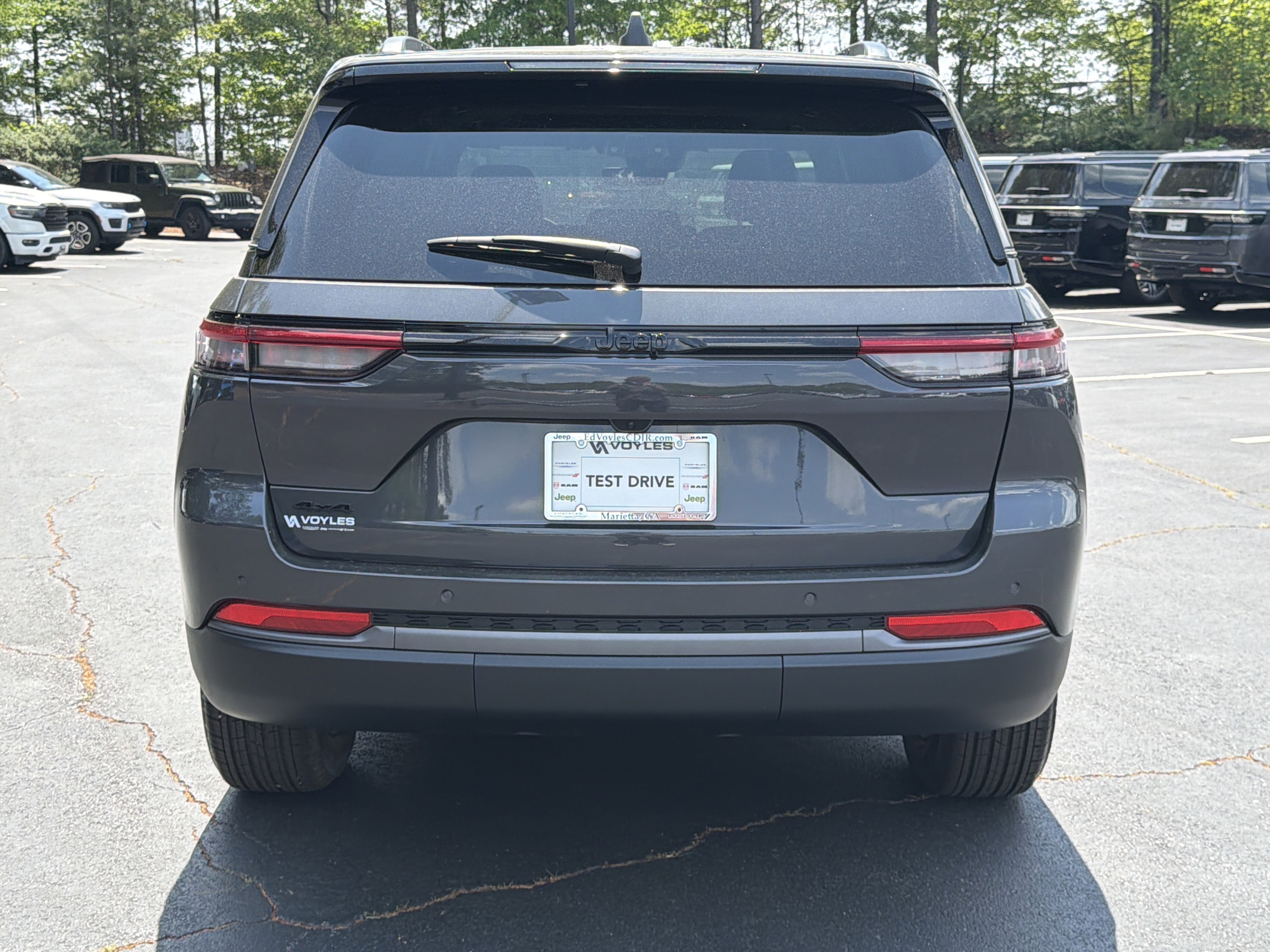 New 2026 Baltic Gray Metallic Clear-Coat Exterior Paint Jeep Altitude image 7