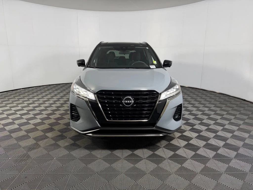 Certified Used 2022 Gray Nissan SR image 5