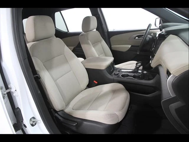 2022 Chevrolet Traverse LS - Photo 16