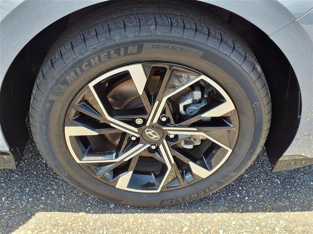 Used 2024  Hyundai  image 12