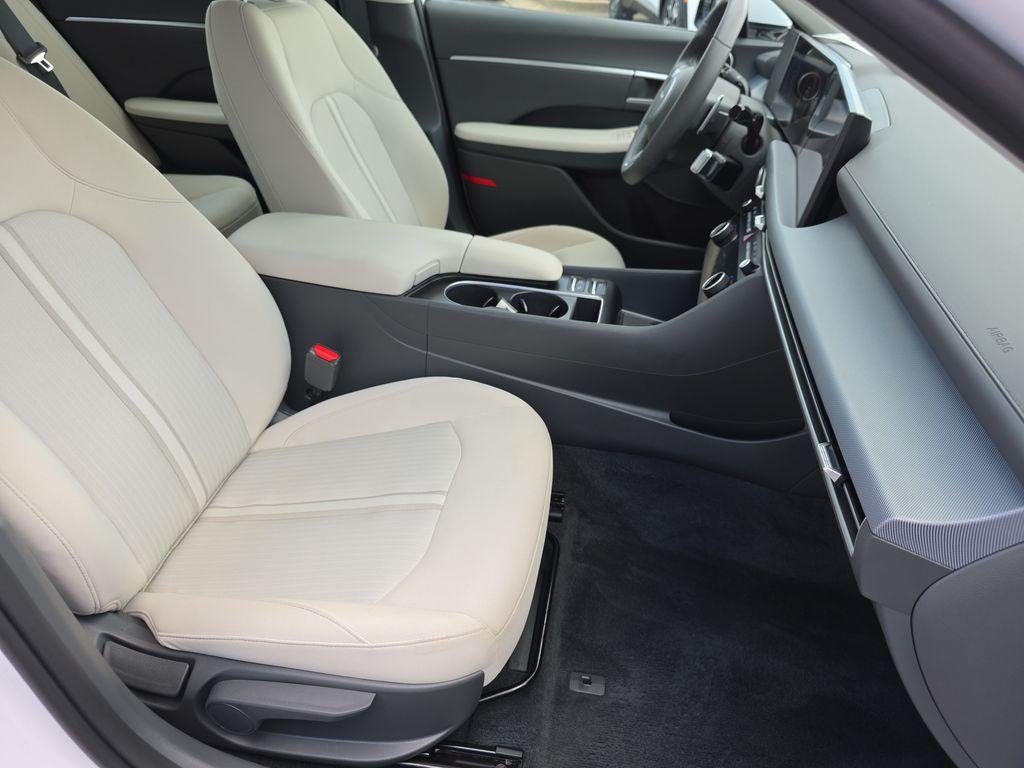 New 2026 Serenity White Hyundai SEL Sport image 33
