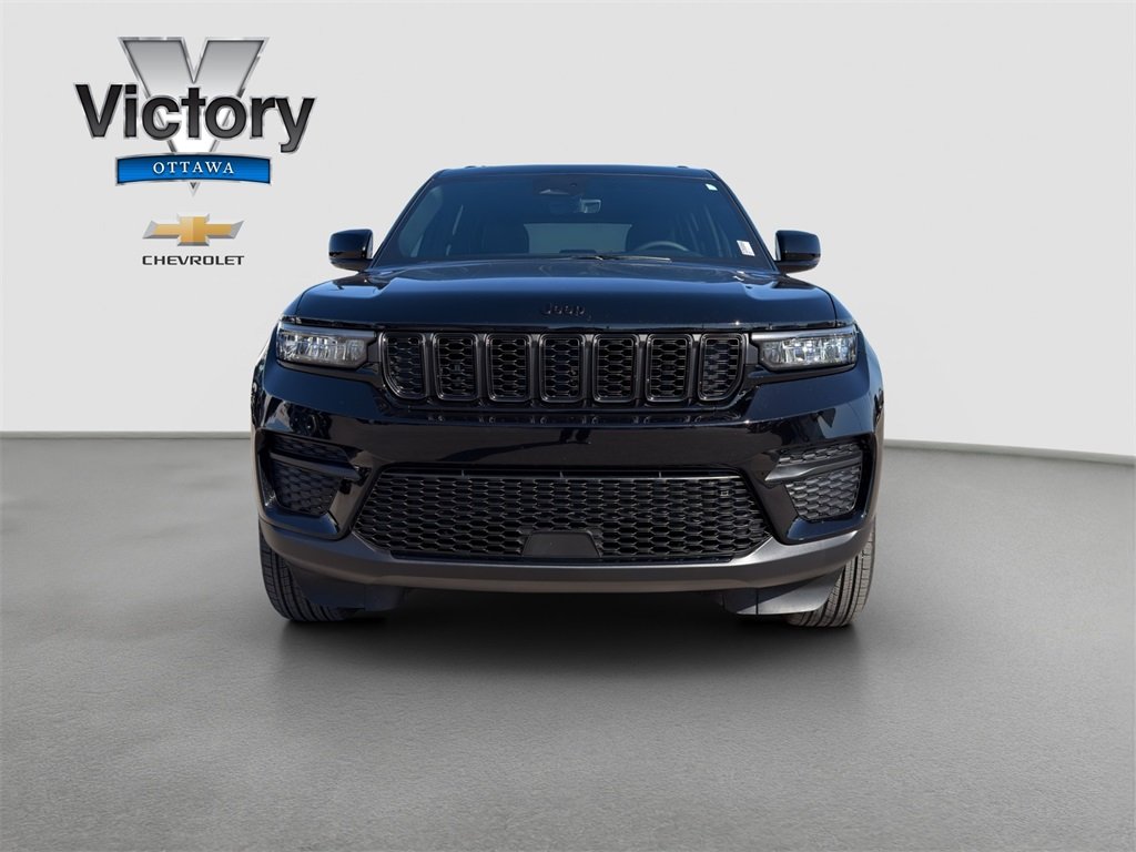 Used 2025 Jeep Grand Cherokee Altitude with VIN 1C4RJHAG1SC285758 for sale in Kansas City