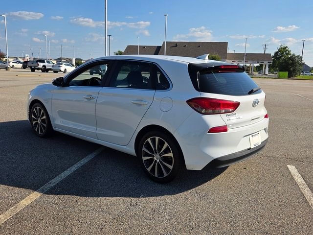 Used 2018 White Hyundai Base image 9