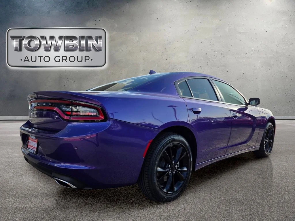 Used 2023 Purple Dodge SXT image 4