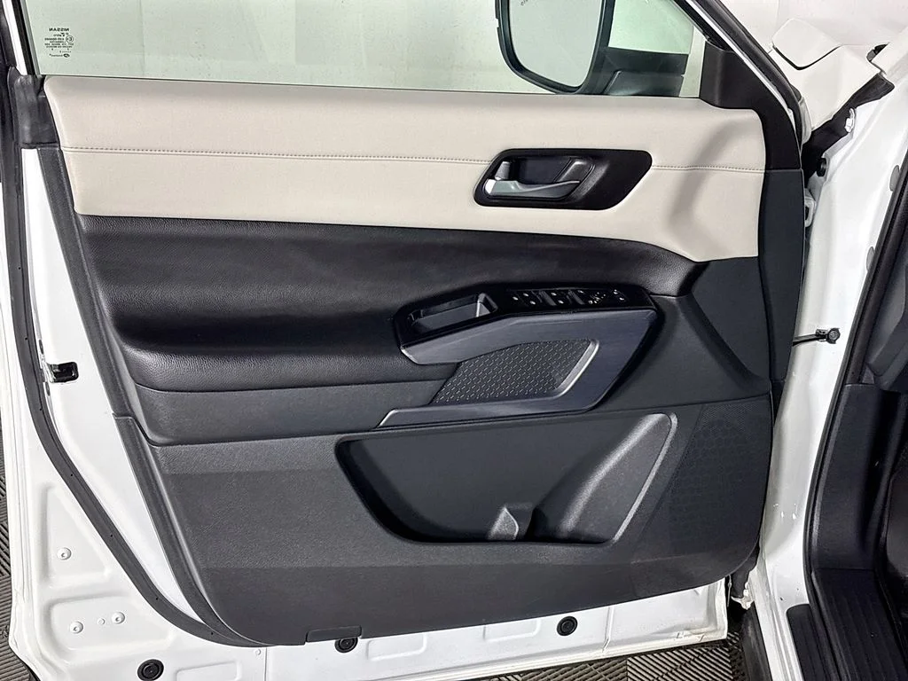 Used 2023 White Nissan SL image 10