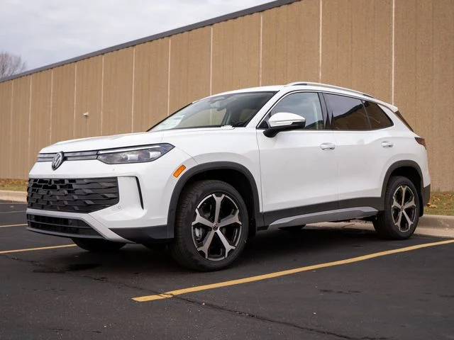 New 2026 White/off-white Volkswagen 2.0T SE image 3