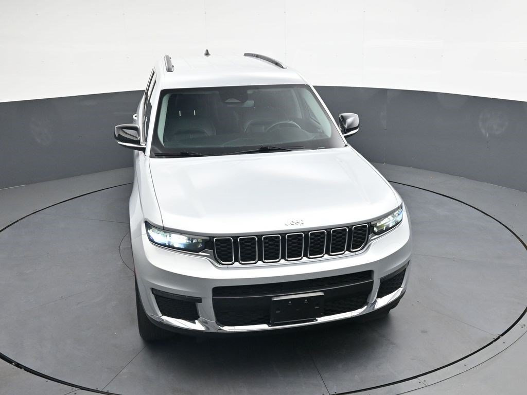 Used 2023 Silver Zynith Jeep Limited image 30