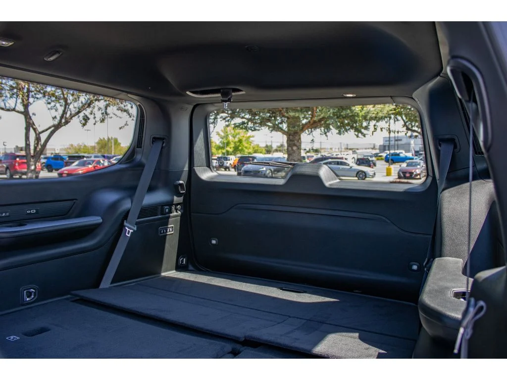 New 2026 HIGH GLOSS BLACK Jeep Limited Altitude image 18