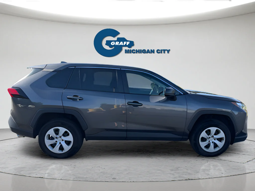 2024 Toyota RAV4 LE - Photo 6