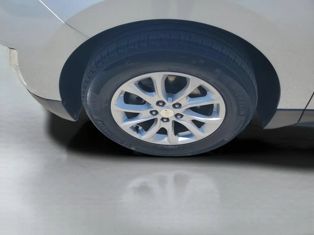 Used 2020 SILVER ICE METALLIC Chevrolet LT image 26