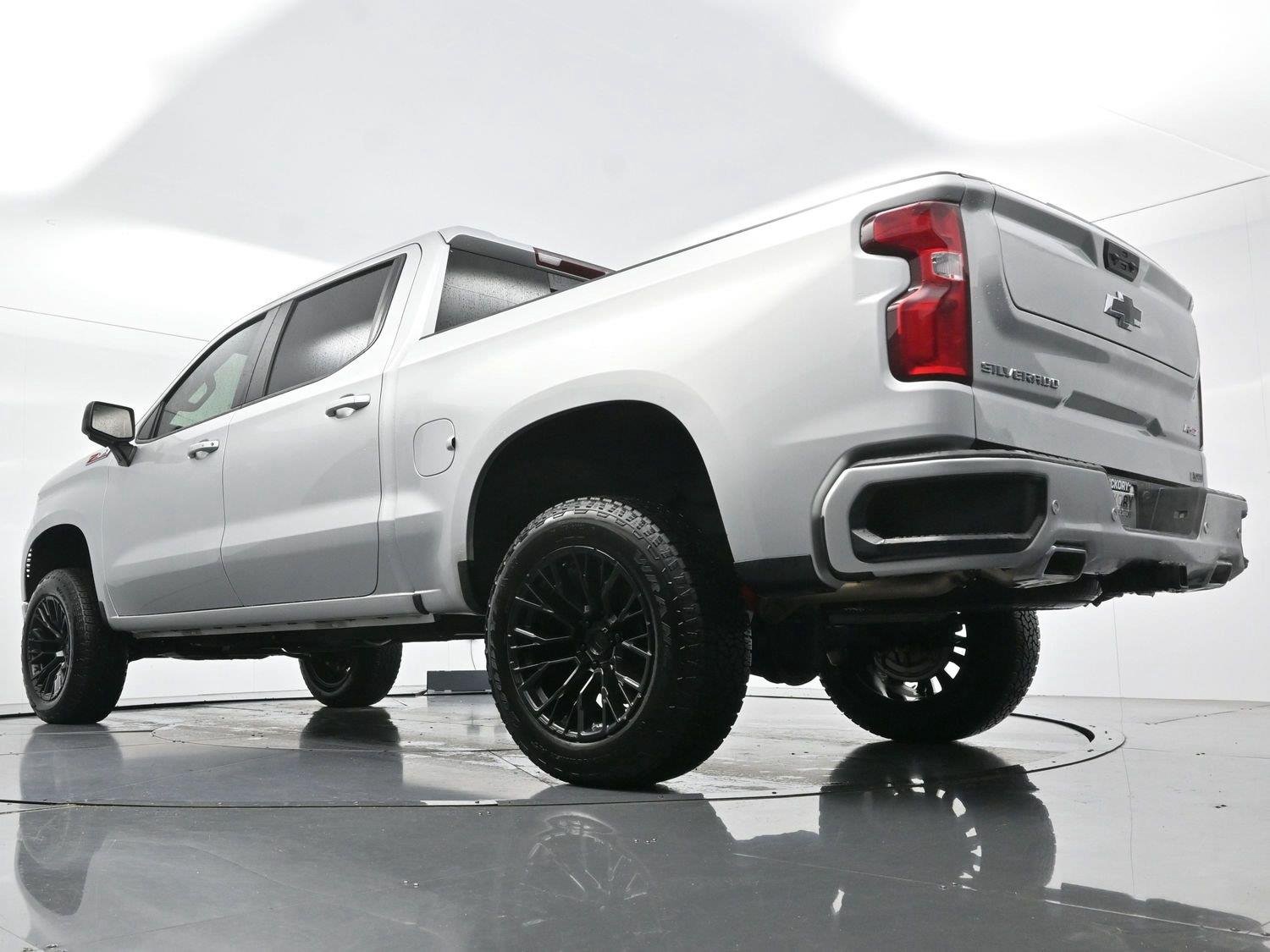 Used 2022 Silver Ice Metallic Chevrolet RST image 47