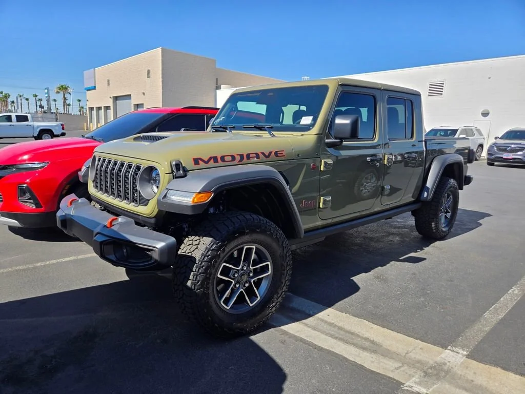 Used 2026 Green Jeep Mojave image 1