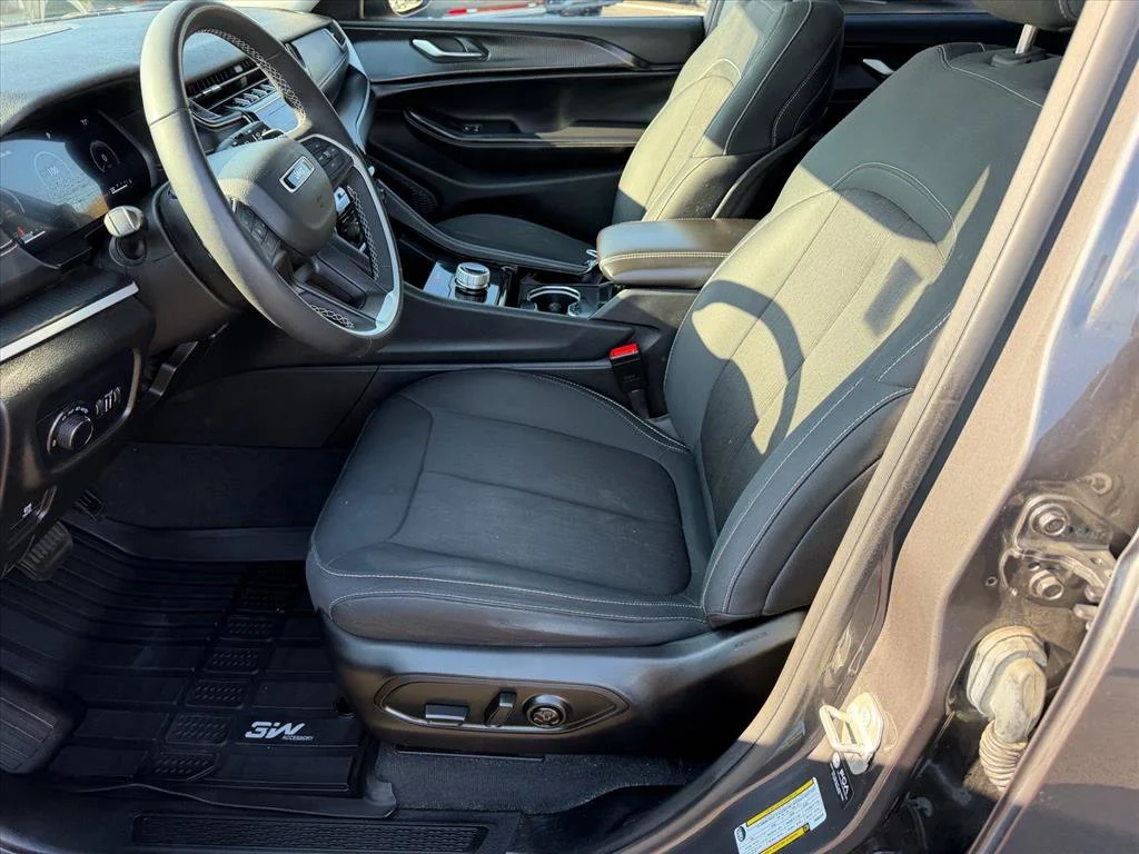Used 2023 Gray Jeep Laredo image 10