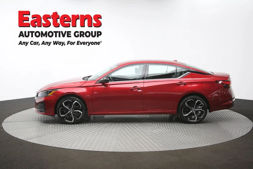 Used 2023 Red Nissan 2.5 SR image 58