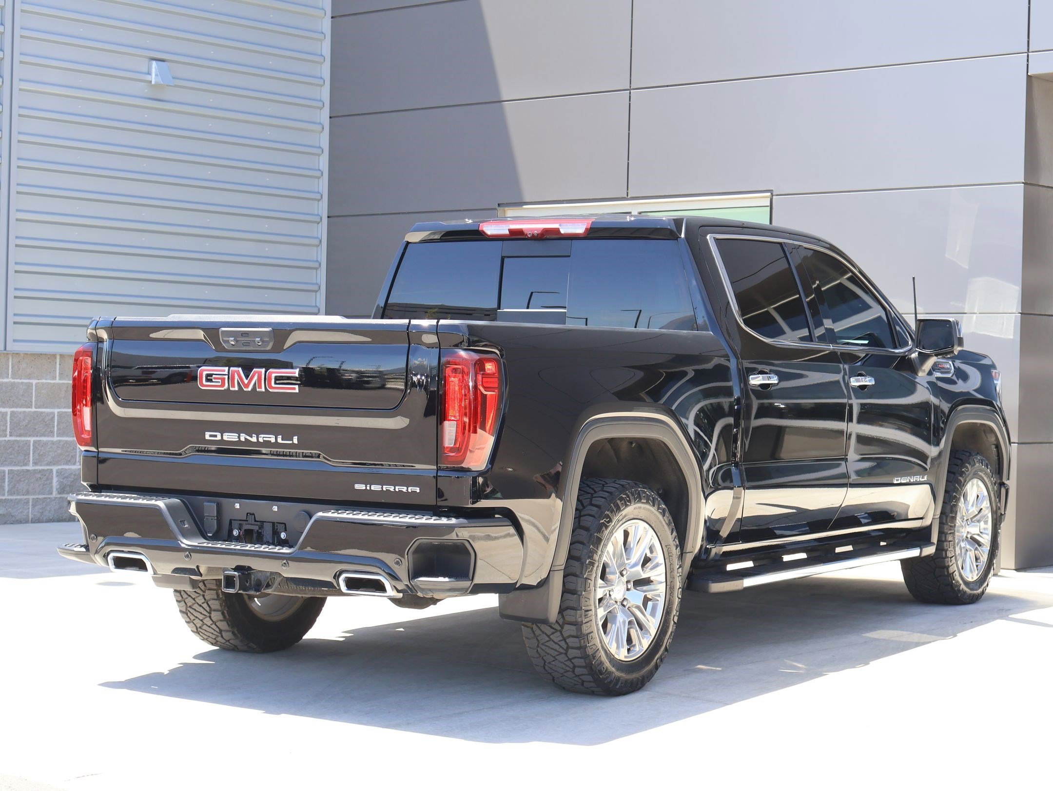 Used 2023 Onyx Black GMC Denali image 5