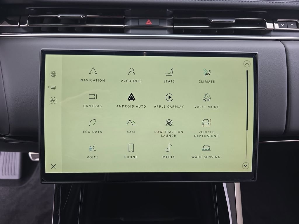 New 2026 Santorini Black Land Rover Dynamic SE image 22