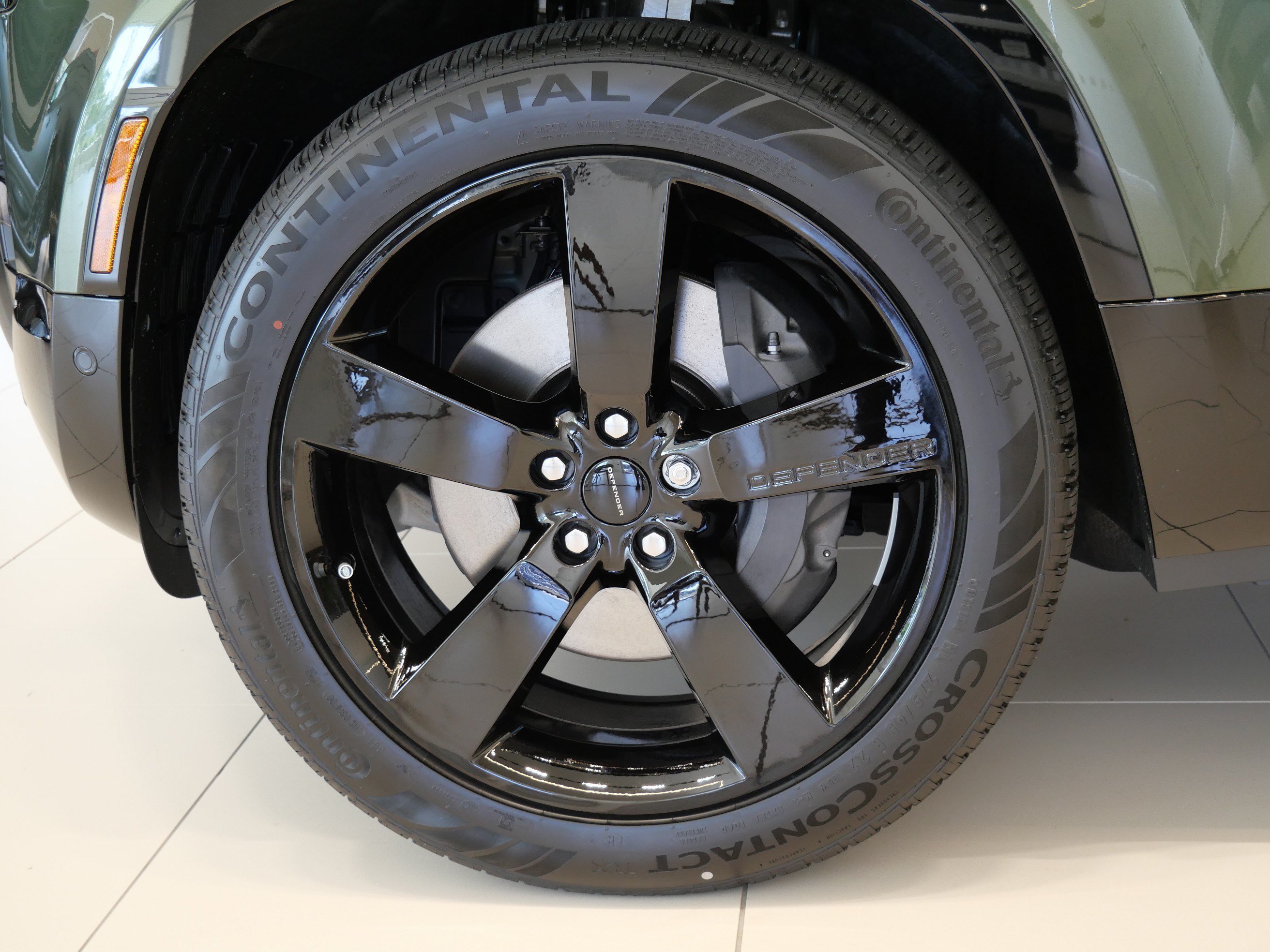New 2026 Woolstone Green LAND ROVER X-Dynamic SE image 3